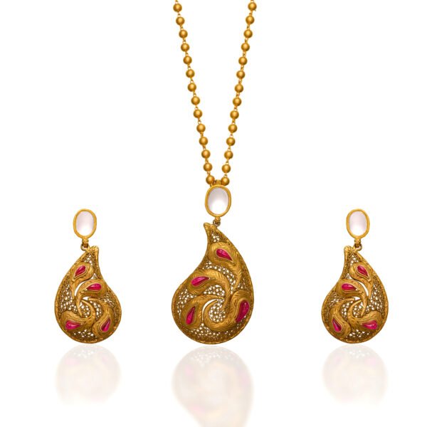Gold Pendant Set